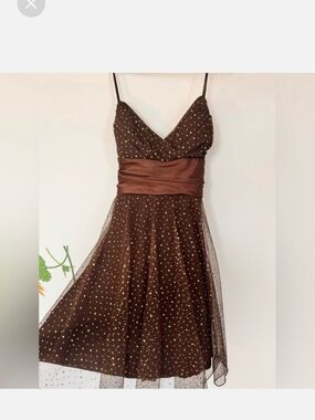 Jessica Brown and Gold Tulle Dress